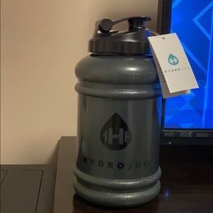 Black hydrojug